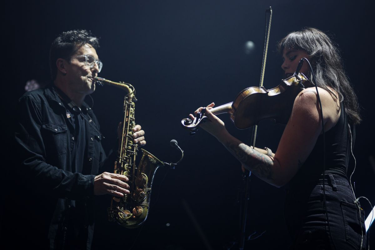 Anneke van Giersbergen en band Sweep Against The Stars tour, foto 24, foto's door Kitty van de Waart - FrontView Magazine