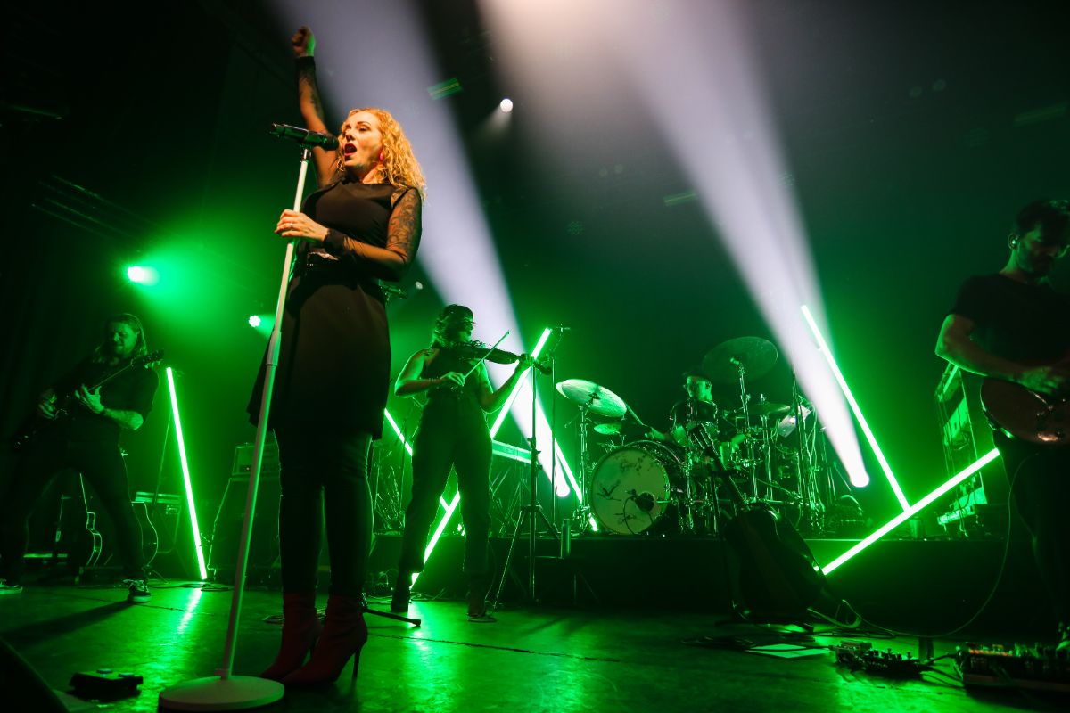 Anneke van Giersbergen en band Sweep Against The Stars tour, foto 28, foto's door Kitty van de Waart - FrontView Magazine
