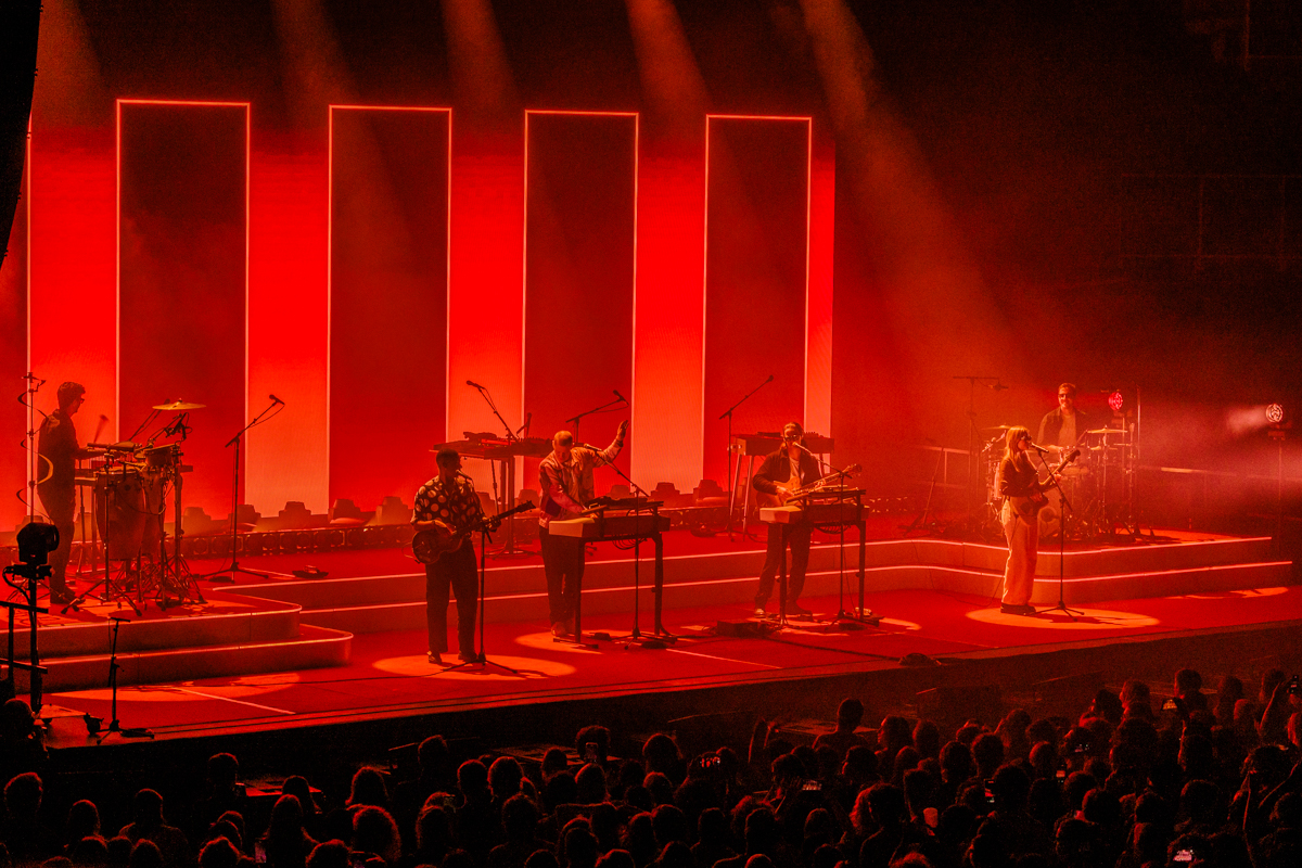 Jungle @ LottoArena, picture 3, photographed by Bruno Holvoet - FrontView Magazine