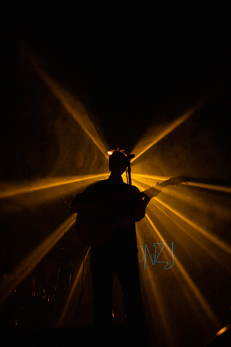 Noonzy (support act Warhaus) @ Het Depot, picture 9, photographed by Leen Verlinden - FrontView Magazine