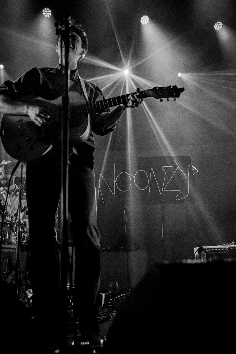 Noonzy (support act Warhaus) @ Het Depot, picture 12, photographed by Leen Verlinden - FrontView Magazine