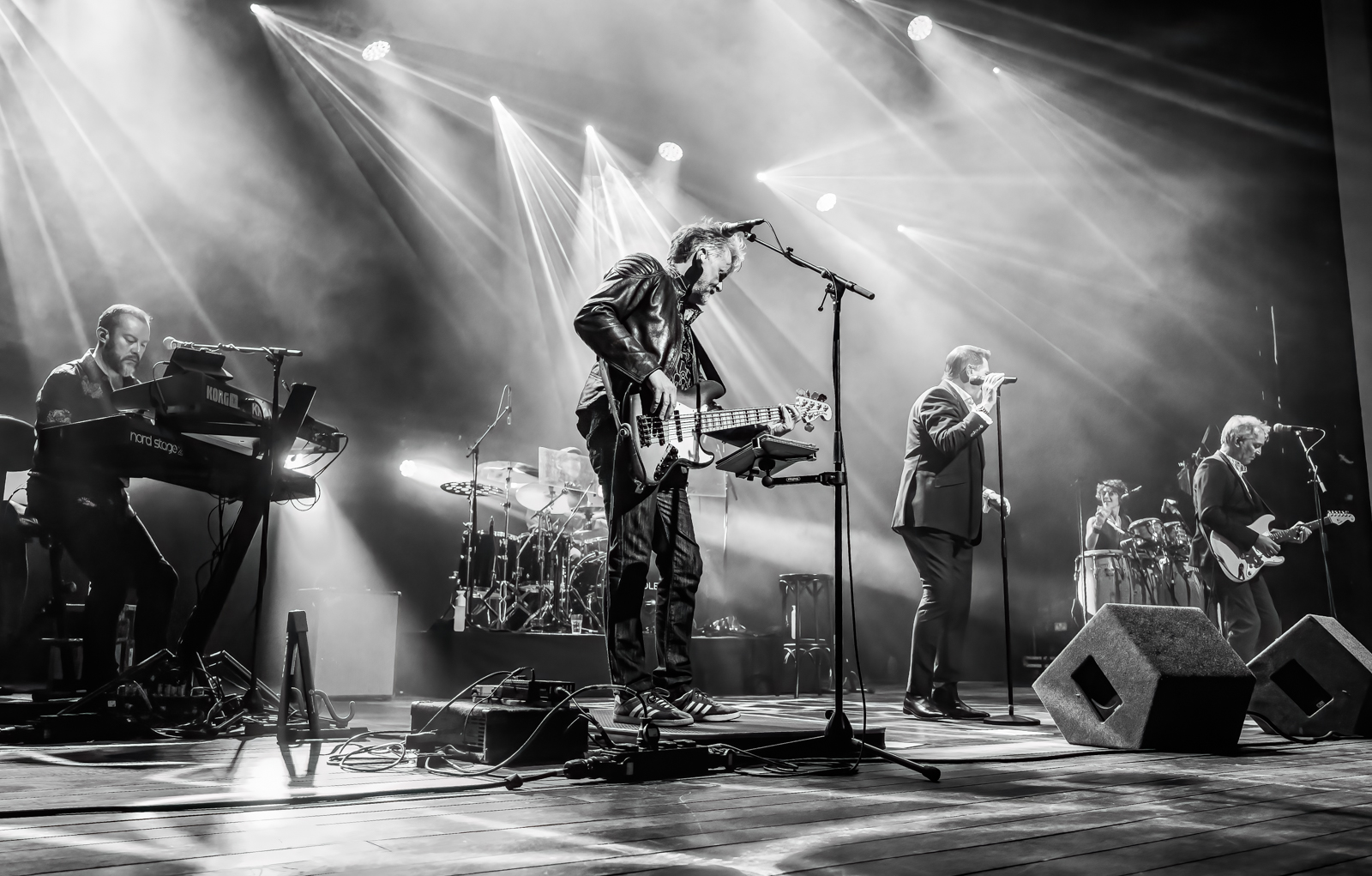 Tony Hadley (Spandau Ballet) Live in concert, picture 7, photographed by Paul Jongeneelen - FrontView Magazine