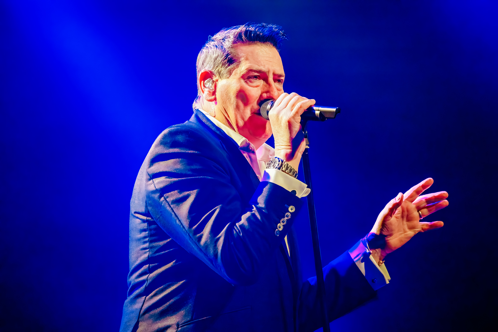 Tony Hadley (Spandau Ballet) Live in concert, picture 8, photographed by Paul Jongeneelen - FrontView Magazine