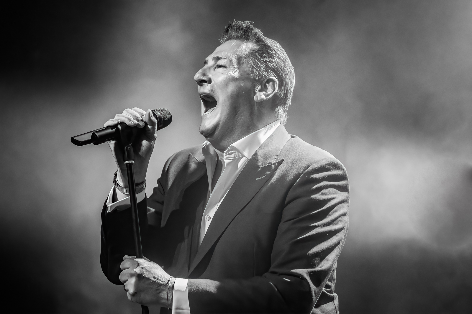 Tony Hadley (Spandau Ballet) Live in concert, picture 10, photographed by Paul Jongeneelen - FrontView Magazine