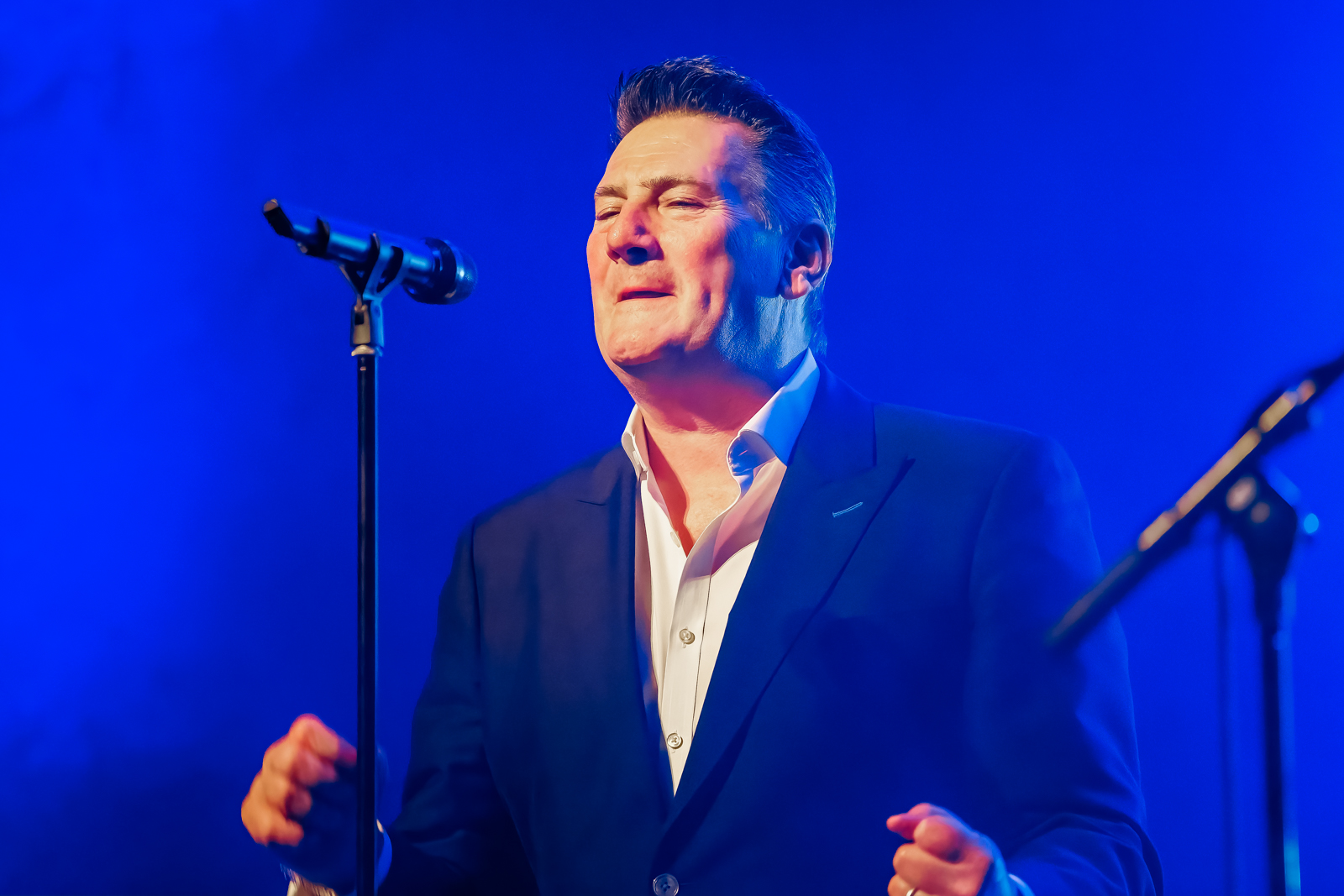 Tony Hadley (Spandau Ballet) Live in concert, picture 13, photographed by Paul Jongeneelen - FrontView Magazine
