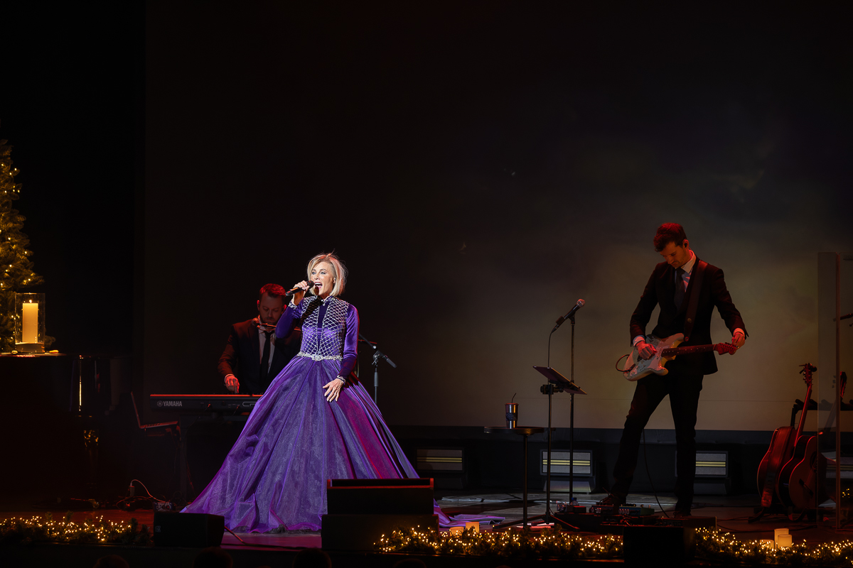 Dana Winner @ Elisabethzaal, picture 6, photographed by David Johnson - FrontView Magazine