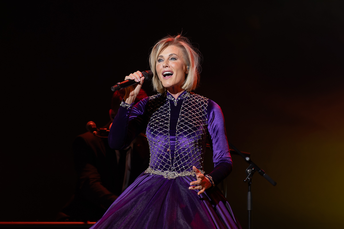Dana Winner @ Elisabethzaal, picture 7, photographed by David Johnson - FrontView Magazine