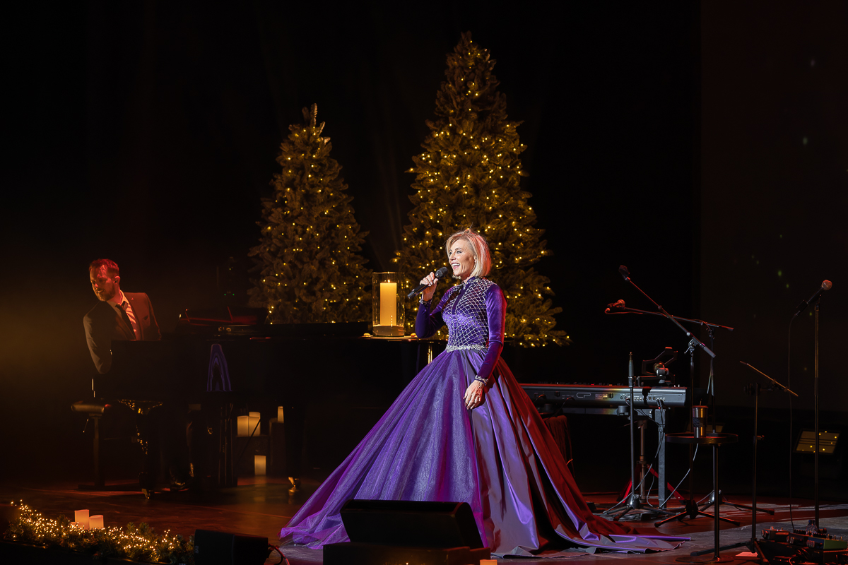 Dana Winner @ Elisabethzaal, picture 9, photographed by David Johnson - FrontView Magazine