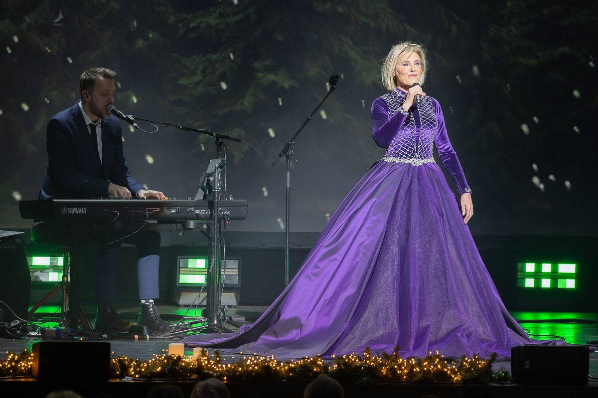 Dana Winner @ Elisabethzaal, picture 25, photographed by David Johnson - FrontView Magazine