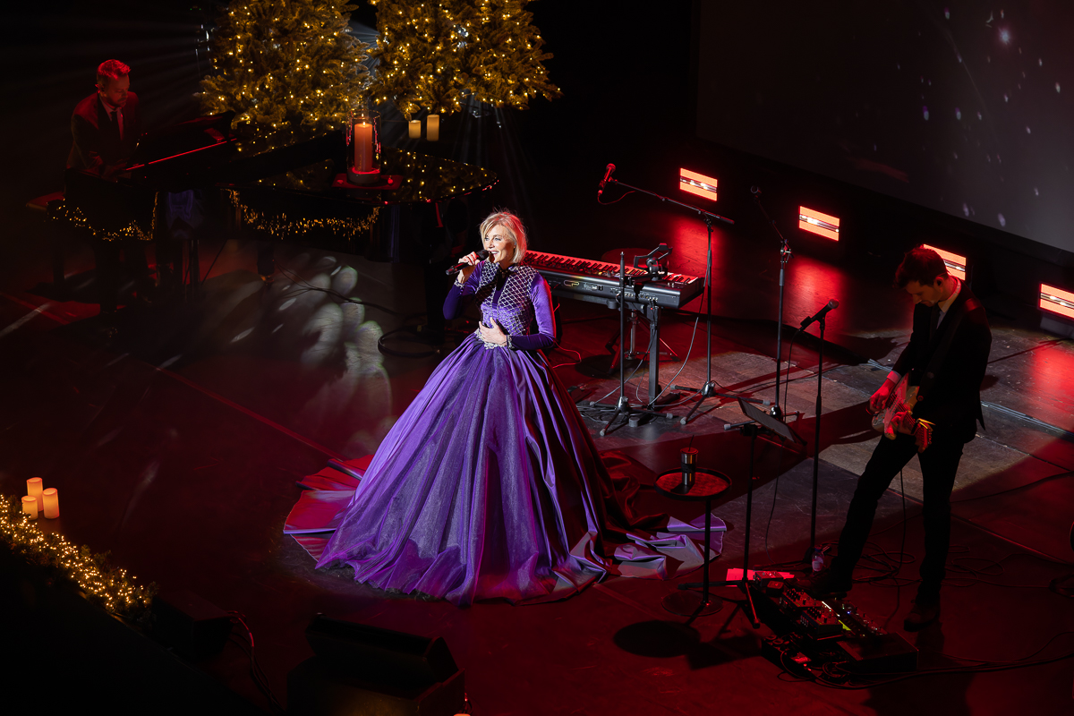Dana Winner @ Elisabethzaal, picture 34, photographed by David Johnson - FrontView Magazine