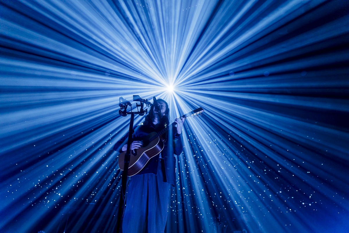Hozier @ Vorst Nationaal, picture 1, photographed by Peter Smet - FrontView Magazine