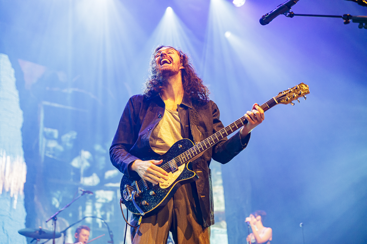 Hozier @ Vorst Nationaal, picture 5, photographed by Peter Smet - FrontView Magazine