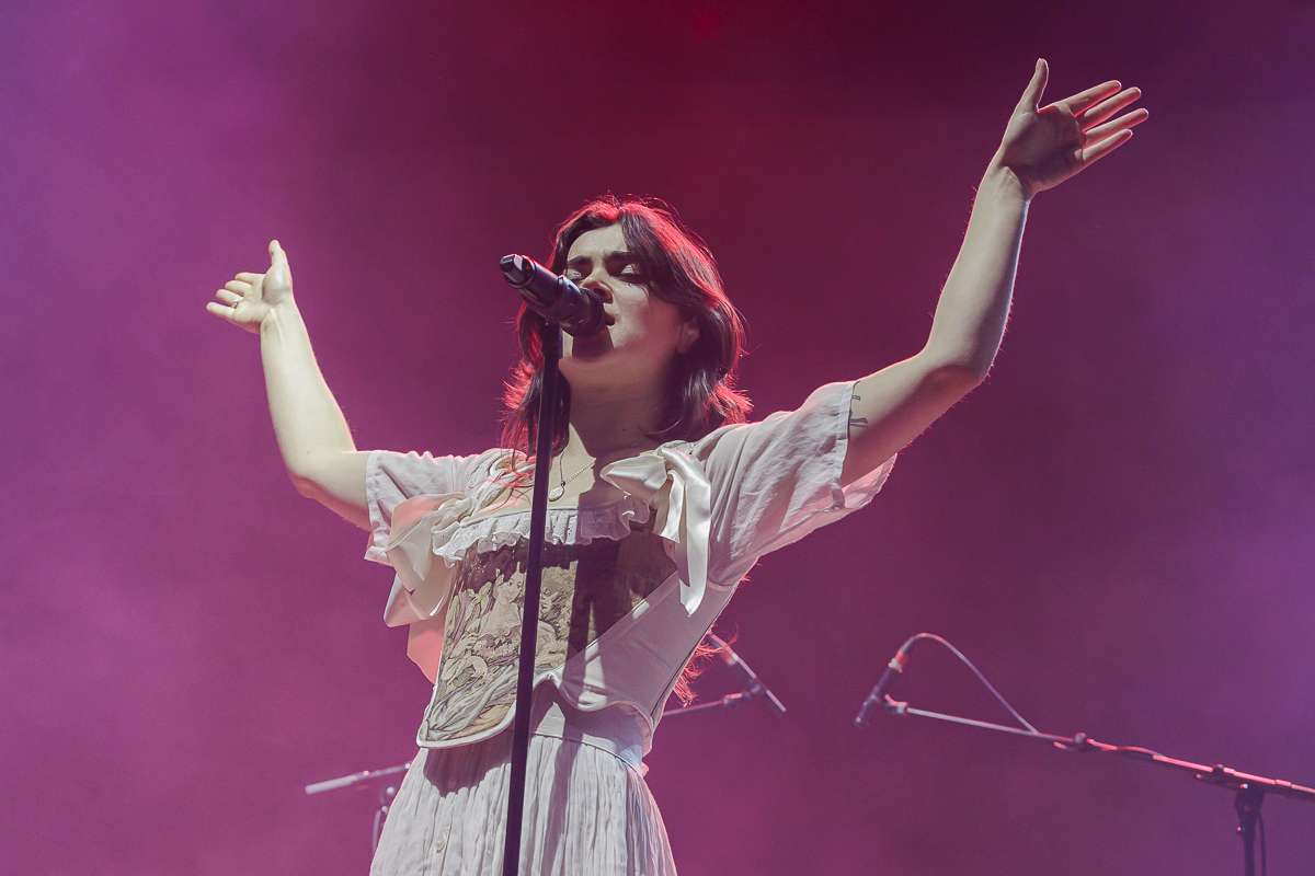 The Last Dinner Party @ Vorst Nationaal, picture 5, photographed by Peter Smet - FrontView Magazine