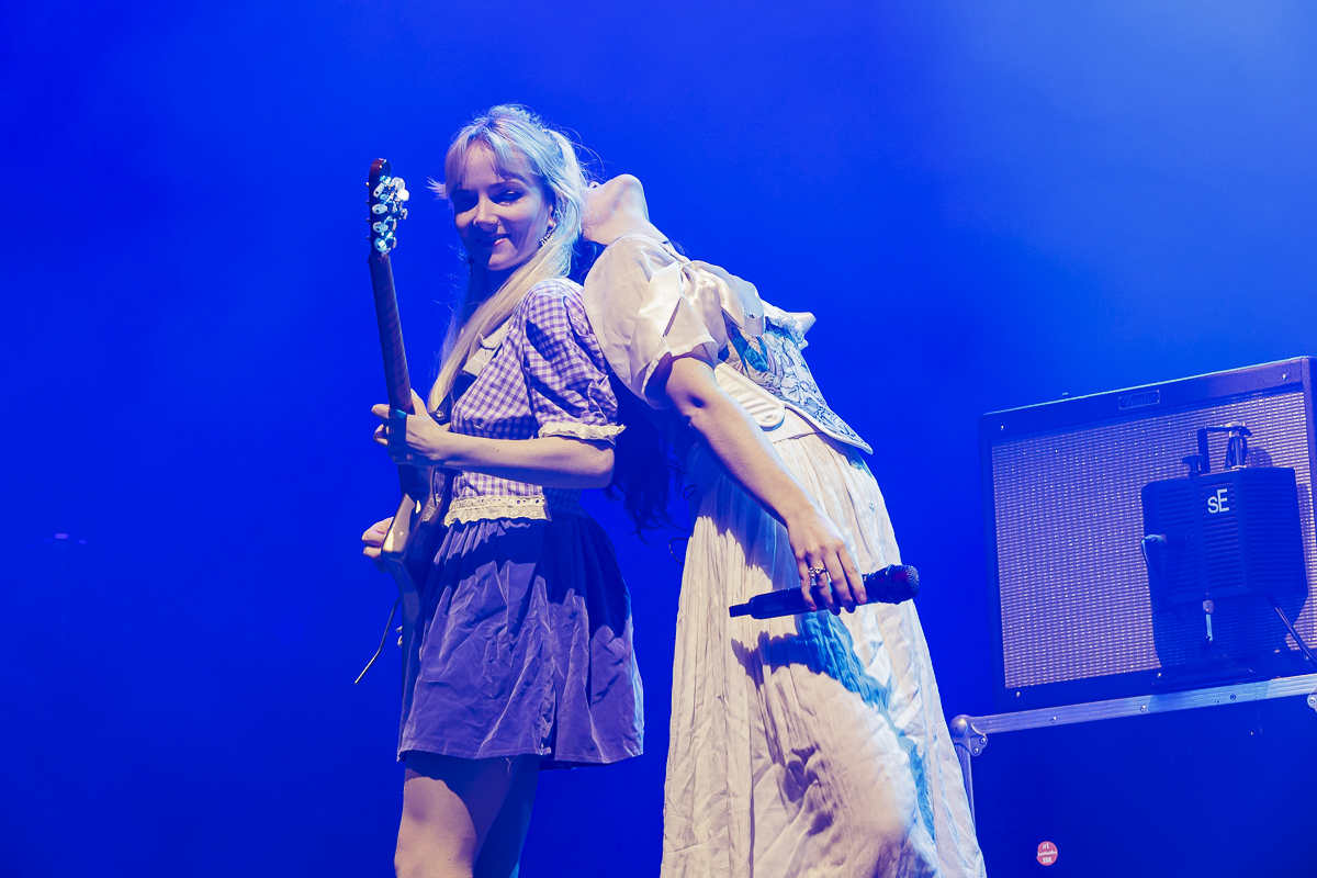 The Last Dinner Party @ Vorst Nationaal, picture 11, photographed by Peter Smet - FrontView Magazine