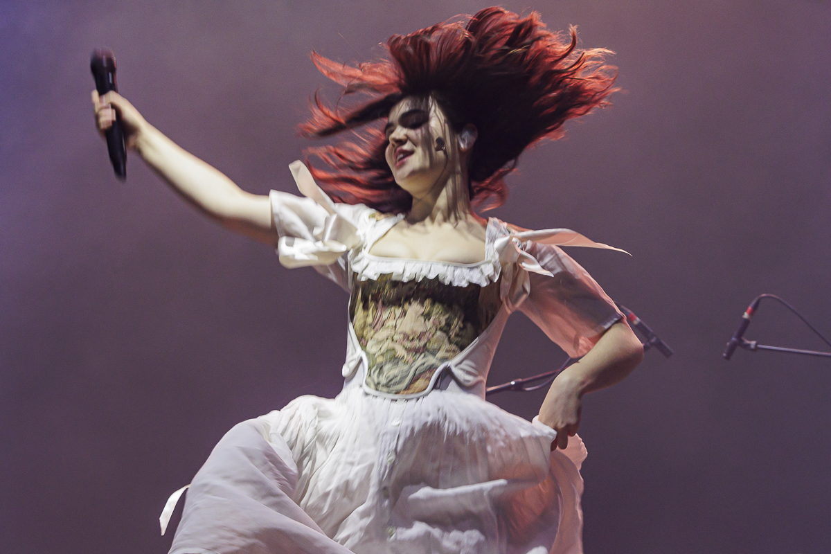 The Last Dinner Party @ Vorst Nationaal, picture 16, photographed by Peter Smet - FrontView Magazine