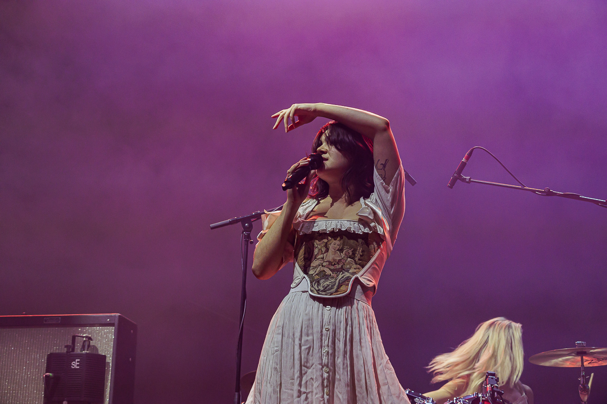 The Last Dinner Party @ Vorst Nationaal, picture 17, photographed by Peter Smet - FrontView Magazine