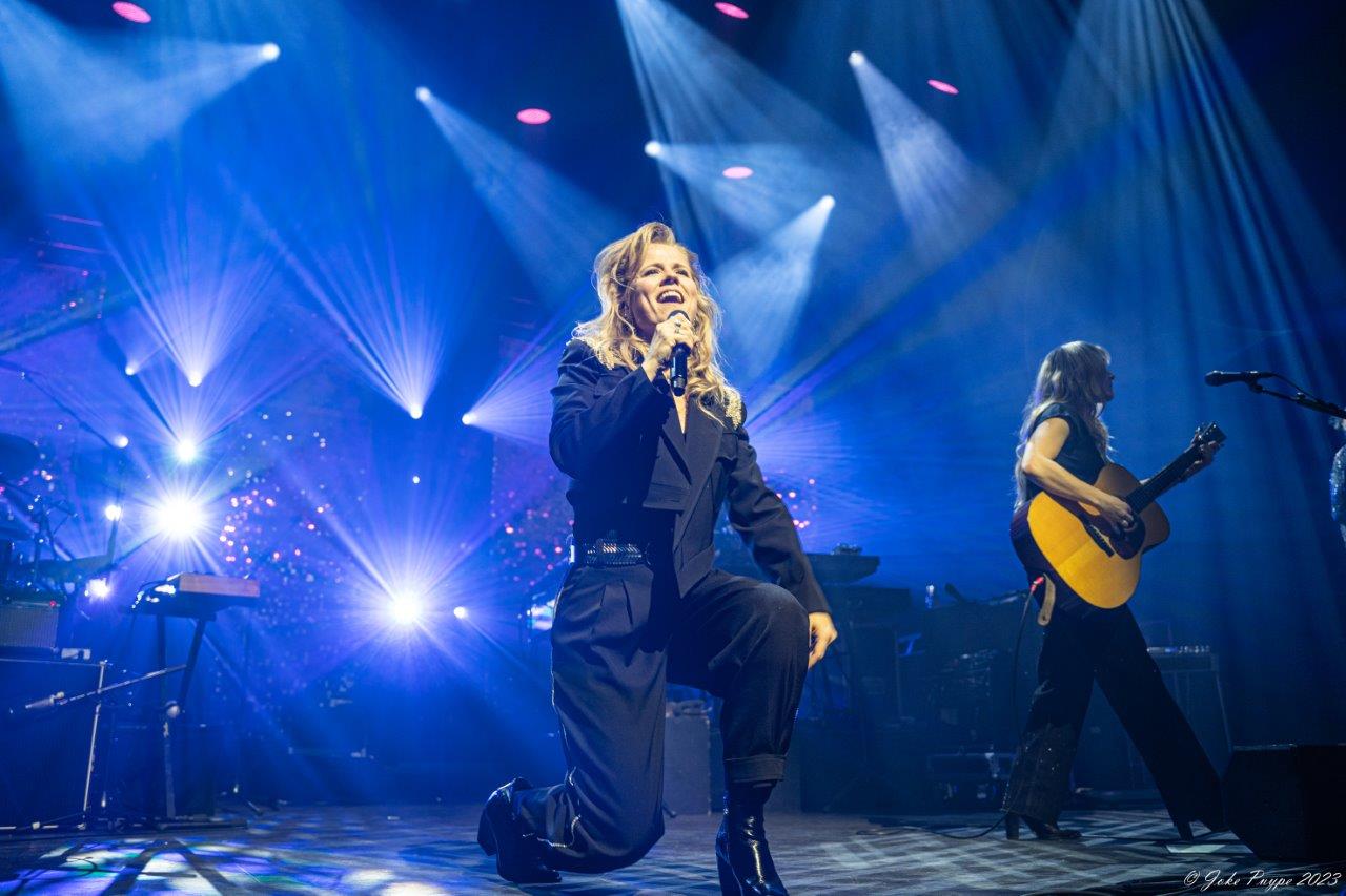 Ilse De Lange - Theatertour 2023 @ 013 Tilburg, picture 5, photographed by Joke Puype - FrontView Magazine