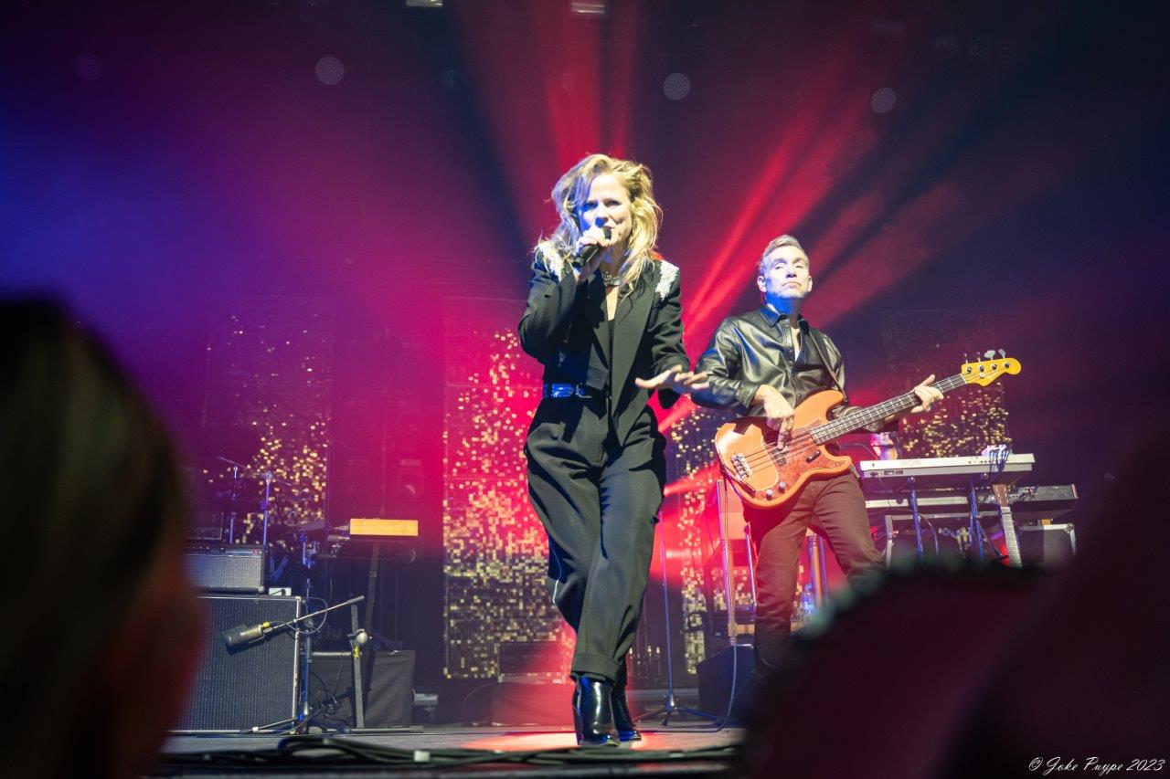 Ilse De Lange - Theatertour 2023 @ 013 Tilburg, picture 10, photographed by Joke Puype - FrontView Magazine