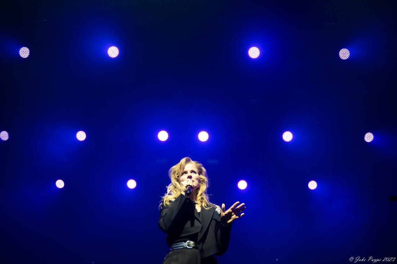 Ilse De Lange - Theatertour 2023 @ 013 Tilburg, picture 11, photographed by Joke Puype - FrontView Magazine