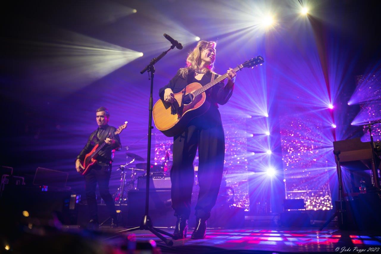 Ilse De Lange - Theatertour 2023 @ 013 Tilburg, picture 16, photographed by Joke Puype - FrontView Magazine