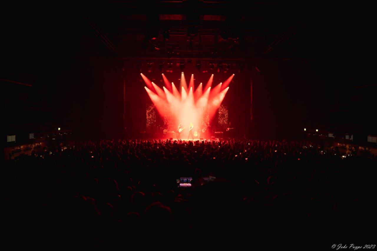 Ilse De Lange - Theatertour 2023 @ 013 Tilburg, picture 20, photographed by Joke Puype - FrontView Magazine