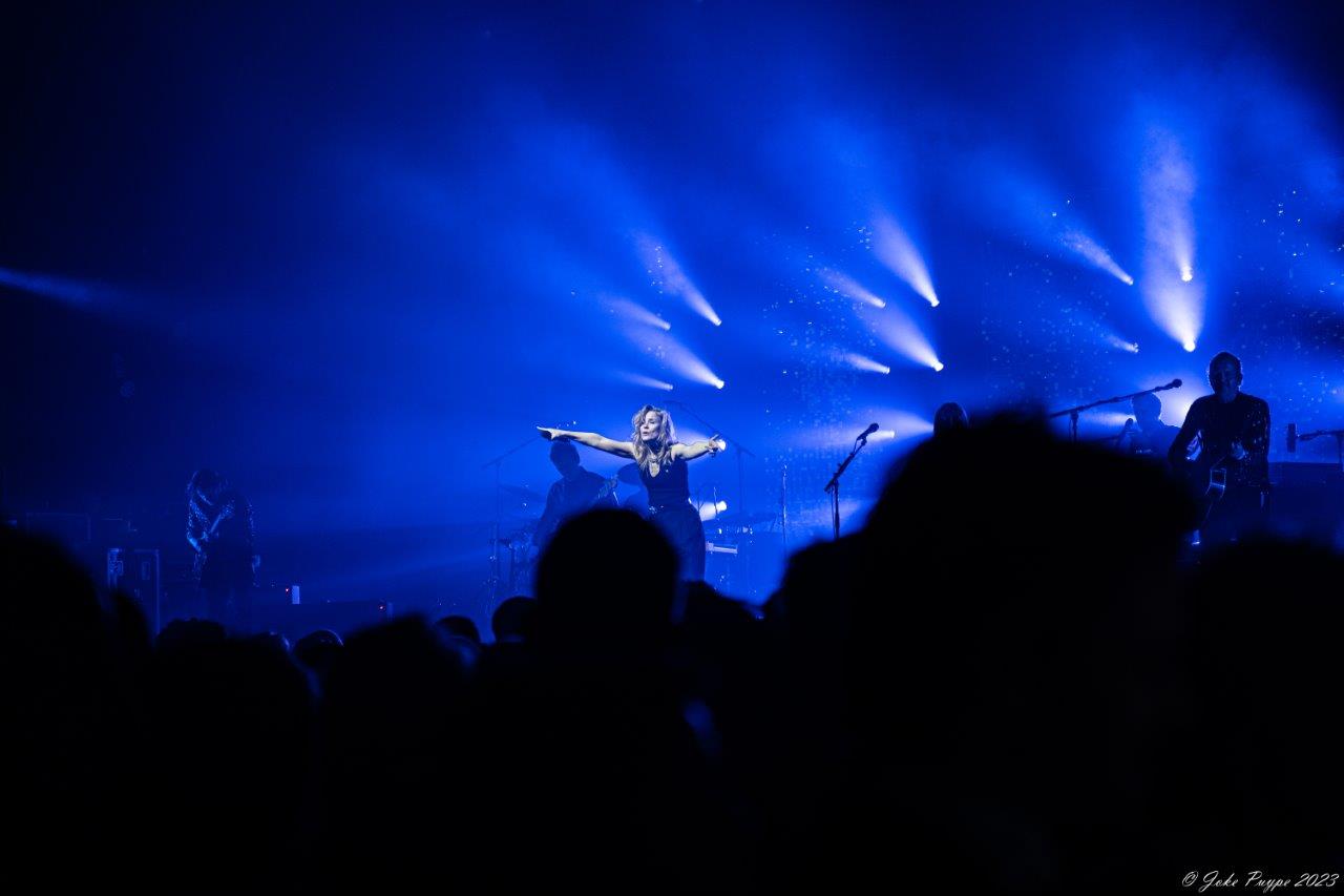 Ilse De Lange - Theatertour 2023 @ 013 Tilburg, picture 22, photographed by Joke Puype - FrontView Magazine