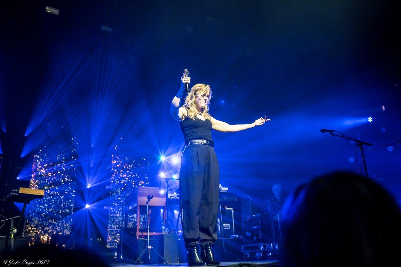 Ilse De Lange - Theatertour 2023 @ 013 Tilburg, picture 24, photographed by Joke Puype - FrontView Magazine