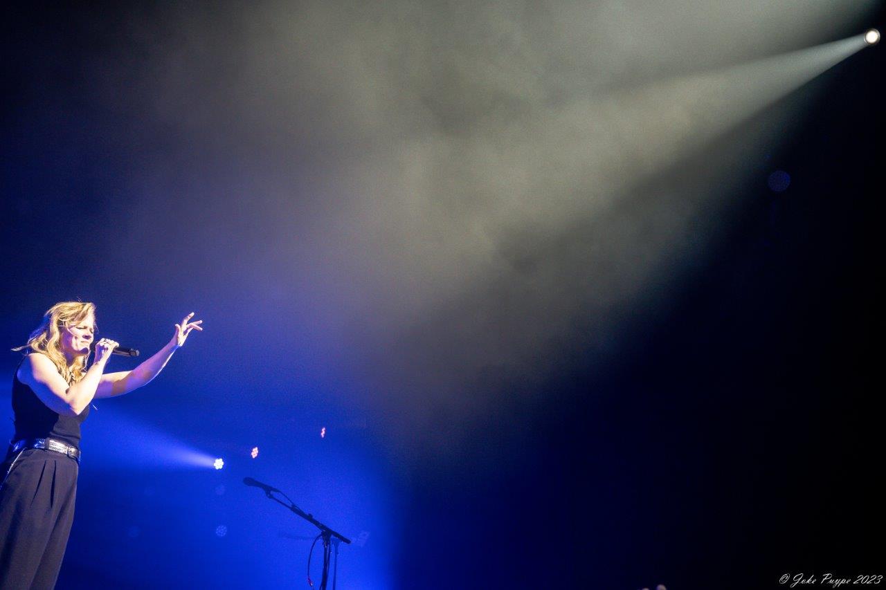 Ilse De Lange - Theatertour 2023 @ 013 Tilburg, picture 26, photographed by Joke Puype - FrontView Magazine