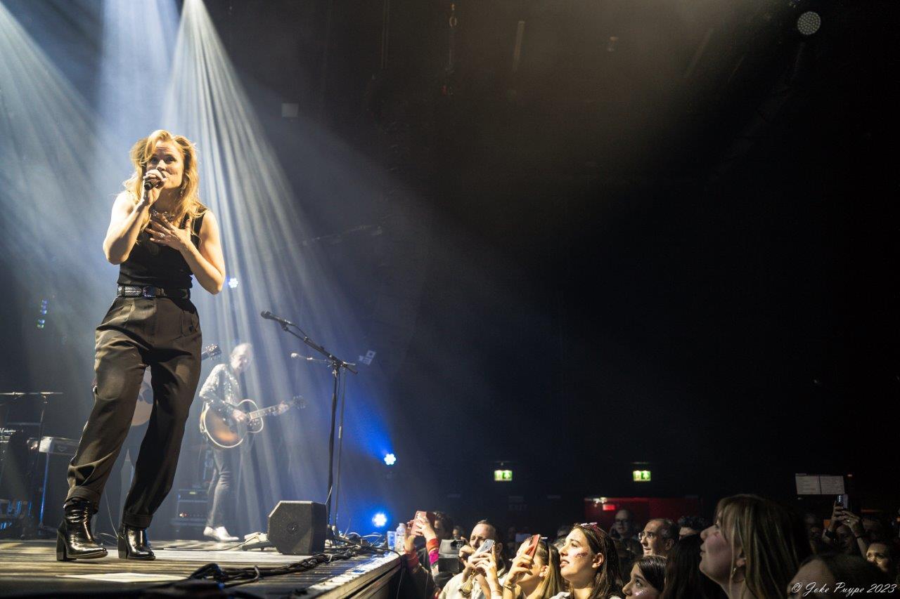 Ilse De Lange - Theatertour 2023 @ 013 Tilburg, picture 27, photographed by Joke Puype - FrontView Magazine