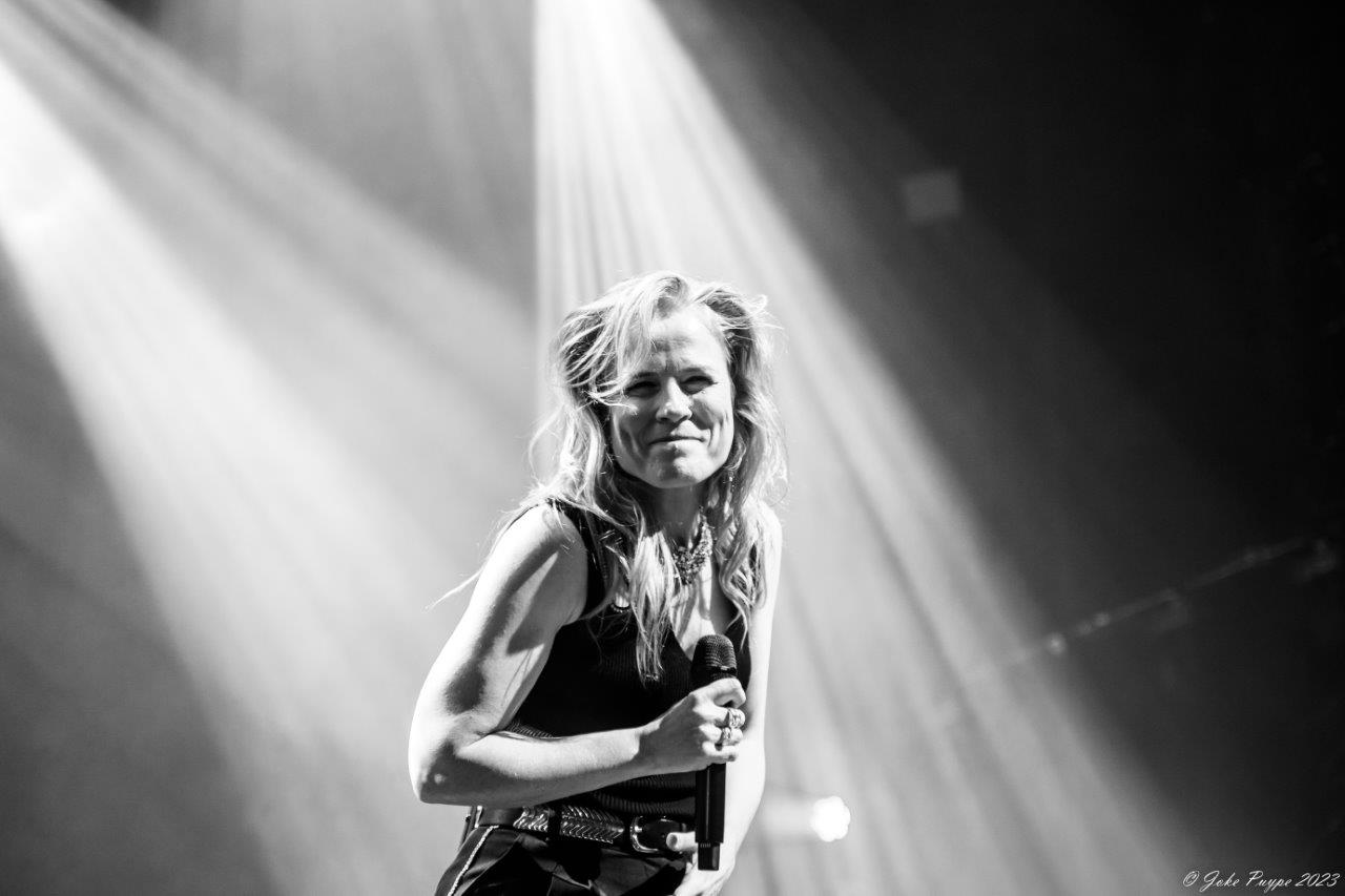 Ilse De Lange - Theatertour 2023 @ 013 Tilburg, picture 29, photographed by Joke Puype - FrontView Magazine