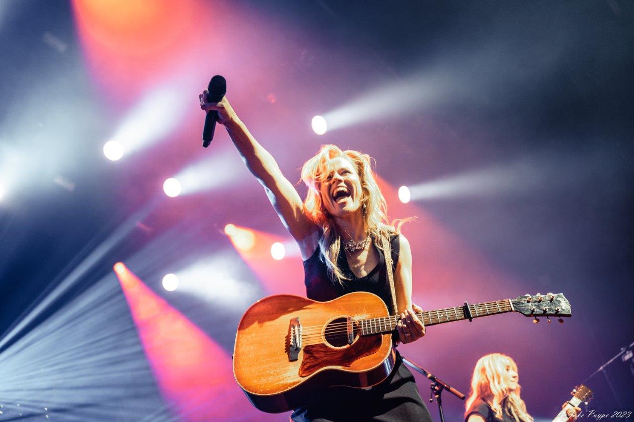 Ilse De Lange - Theatertour 2023 @ 013 Tilburg, picture 42, photographed by Joke Puype - FrontView Magazine