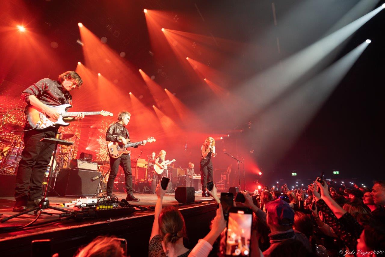 Ilse De Lange - Theatertour 2023 @ 013 Tilburg, picture 45, photographed by Joke Puype - FrontView Magazine