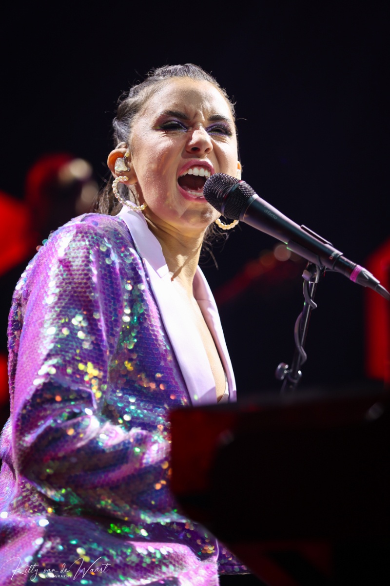 KARSU @ Effenaar, picture 1, photographed by Kitty van de Waart - FrontView Magazine