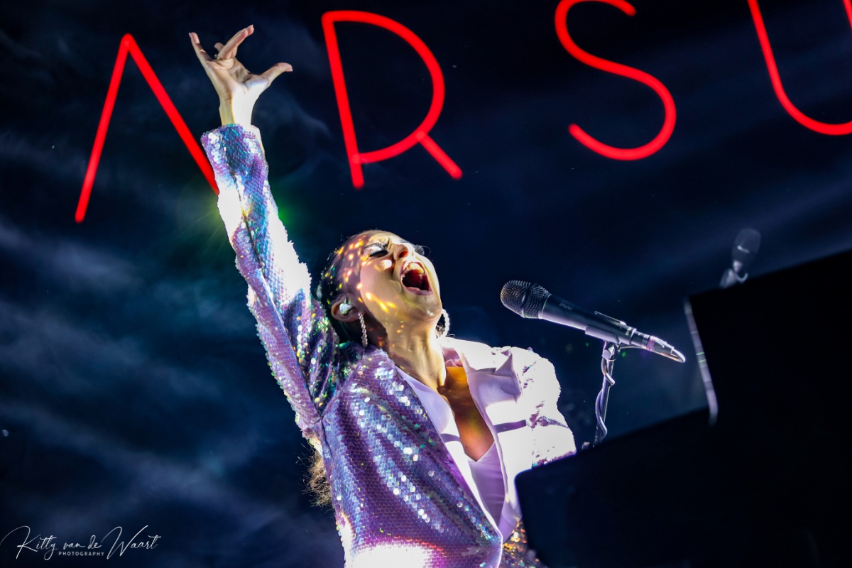 KARSU @ Effenaar, picture 5, photographed by Kitty van de Waart - FrontView Magazine