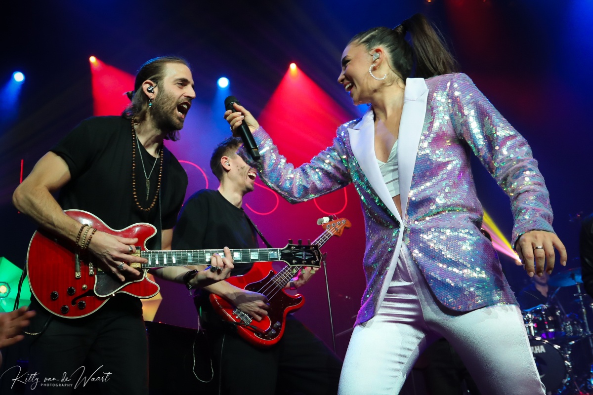 KARSU @ Effenaar, picture 49, photographed by Kitty van de Waart - FrontView Magazine