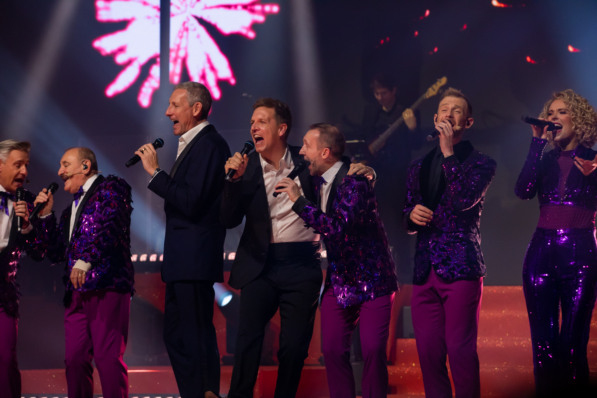 Première Winterrevue With Friends @ Theater Elckerlyc, picture 34, photographed by Goele Bormans - FrontView Magazine
