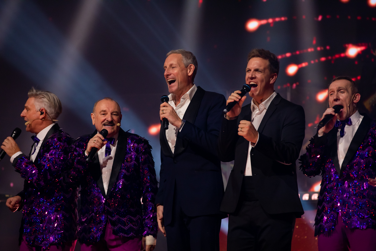 Première Winterrevue With Friends @ Theater Elckerlyc, picture 38, photographed by Goele Bormans - FrontView Magazine
