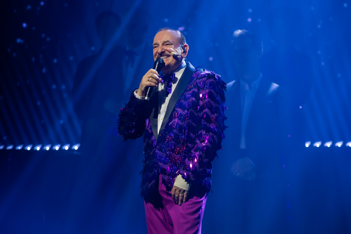 Première Winterrevue With Friends @ Theater Elckerlyc, picture 45, photographed by Goele Bormans - FrontView Magazine