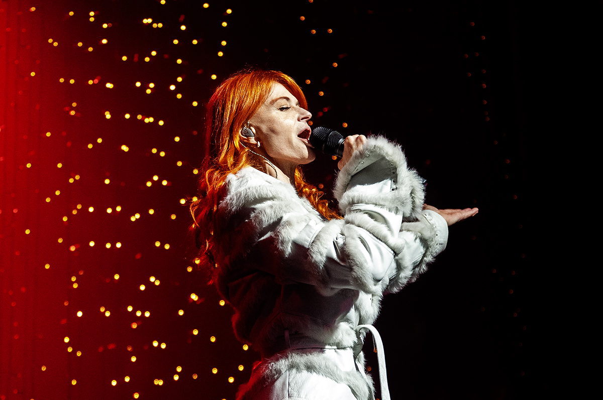 Axelle Red- A Very Special Christmas @ Het Depot, picture 2, photographed by Jurgen Van De Maele - FrontView Magazine