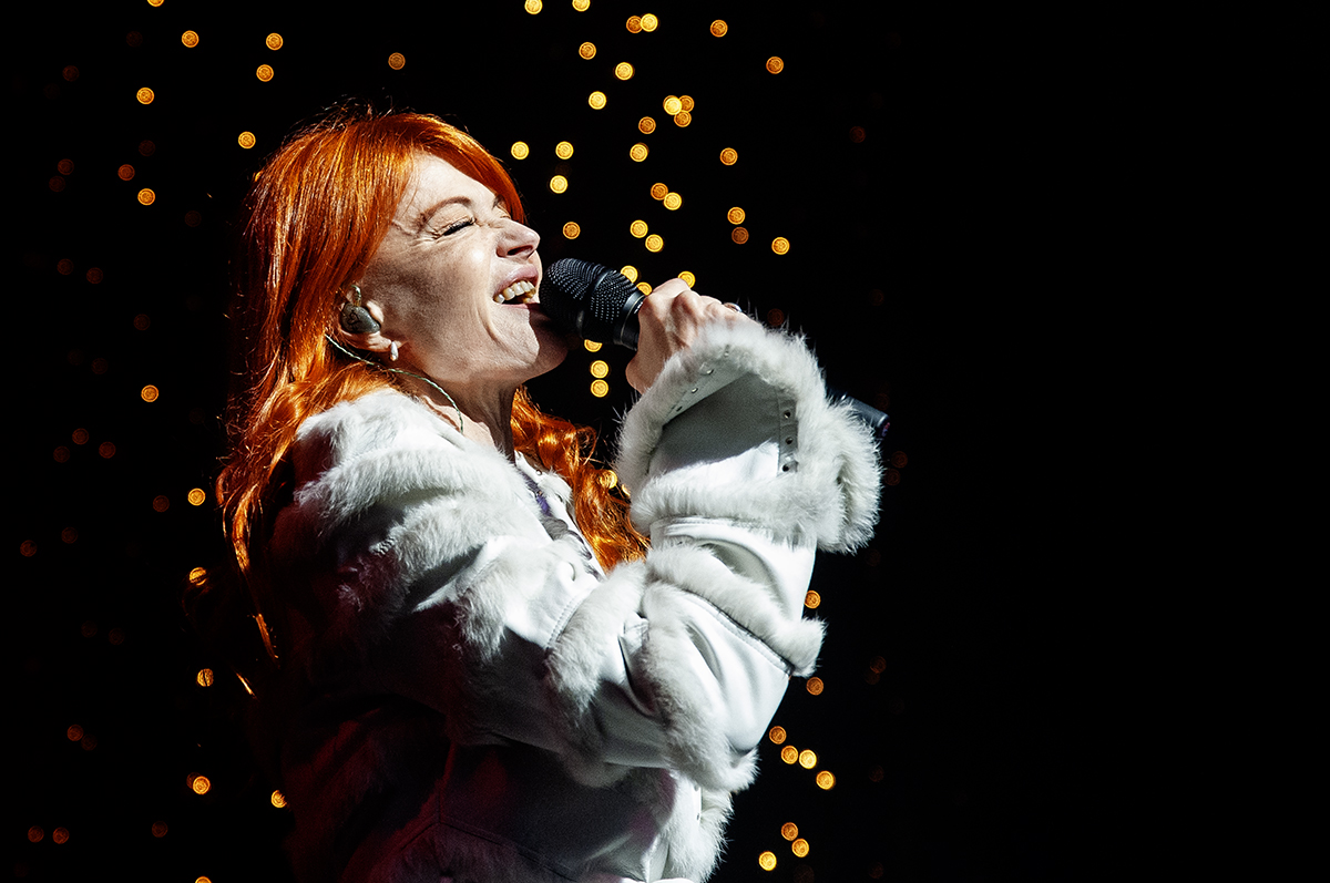 Axelle Red- A Very Special Christmas @ Het Depot, picture 3, photographed by Jurgen Van De Maele - FrontView Magazine