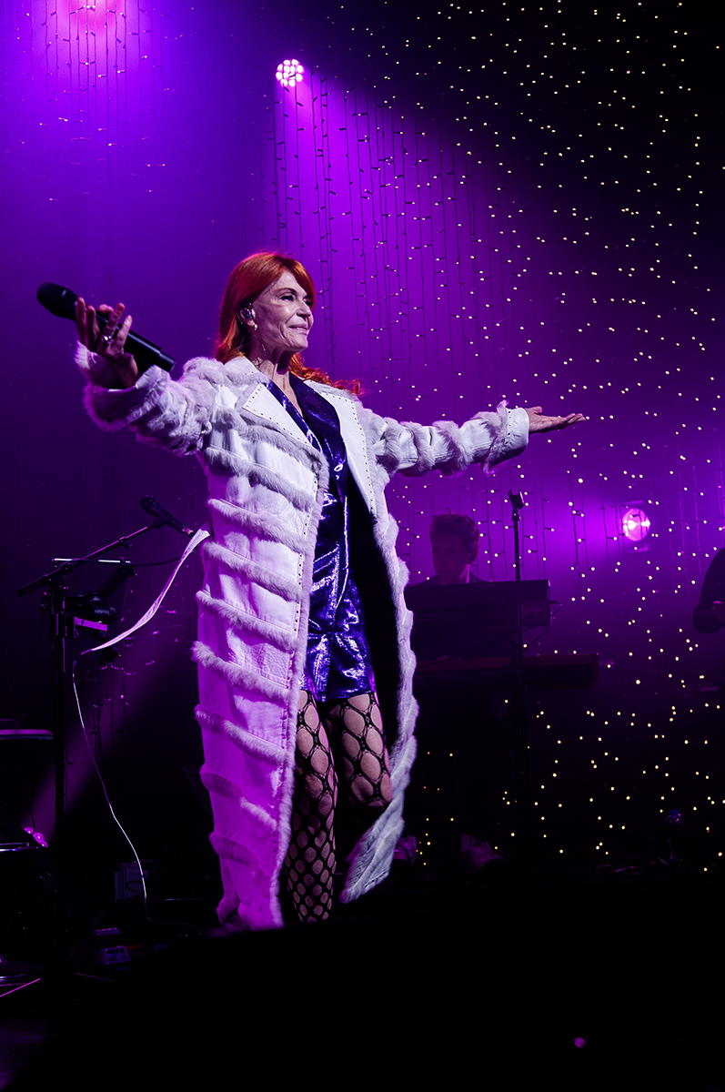 Axelle Red- A Very Special Christmas @ Het Depot, picture 8, photographed by Jurgen Van De Maele - FrontView Magazine