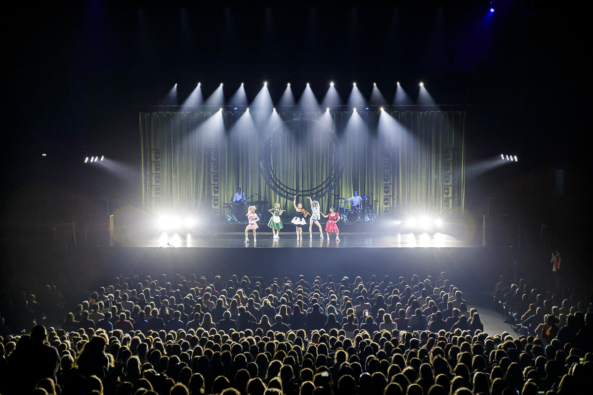 Lindsey Stirling - Snow Waltz Tour @ ING Arena, picture 1, photographed by Peter Smet - FrontView Magazine