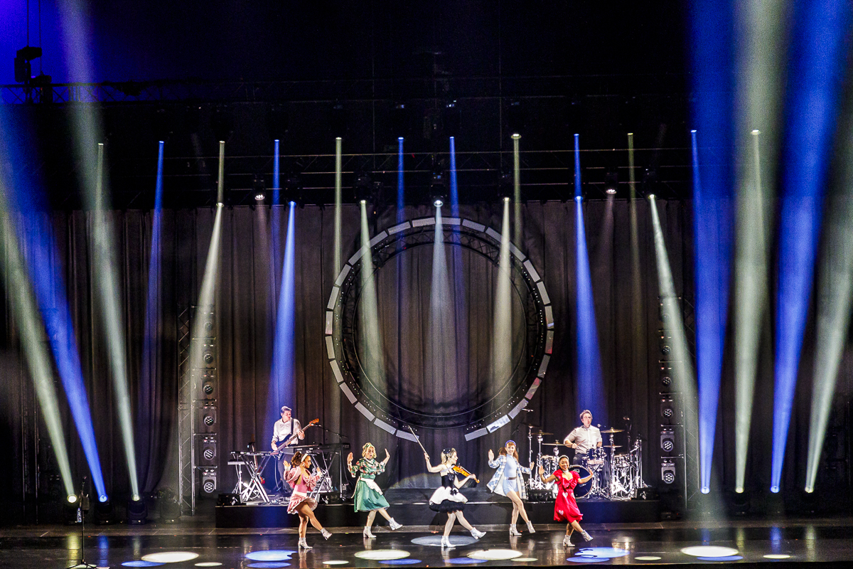 Lindsey Stirling - Snow Waltz Tour @ ING Arena, picture 2, photographed by Peter Smet - FrontView Magazine