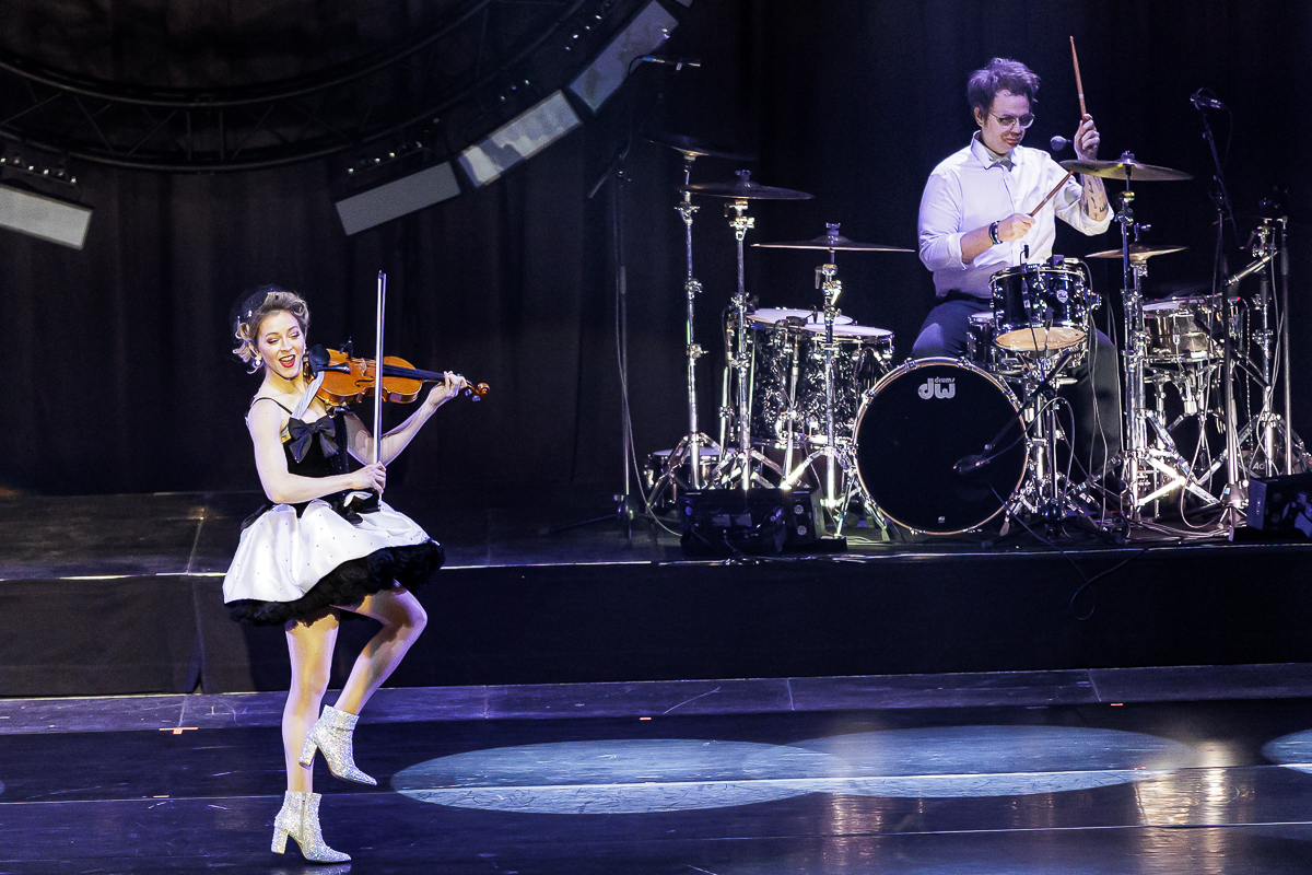 Lindsey Stirling - Snow Waltz Tour @ ING Arena, picture 5, photographed by Peter Smet - FrontView Magazine