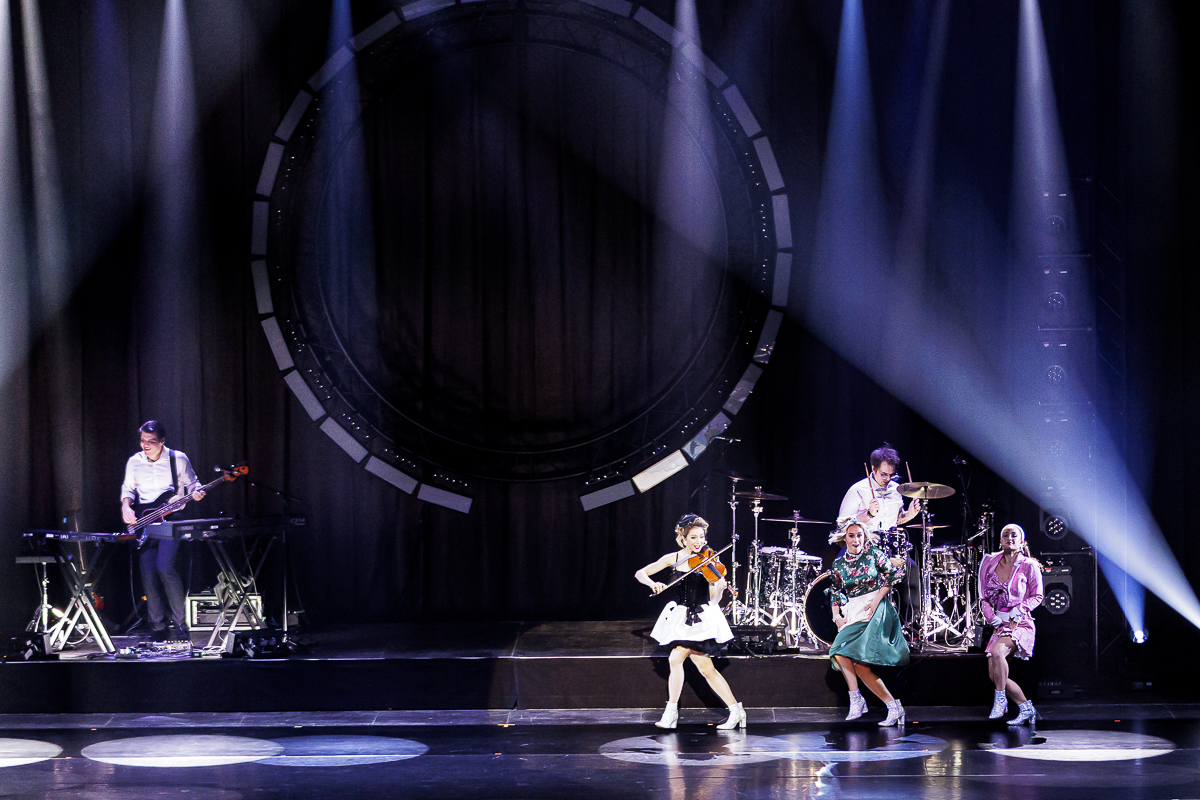 Lindsey Stirling - Snow Waltz Tour @ ING Arena, picture 7, photographed by Peter Smet - FrontView Magazine