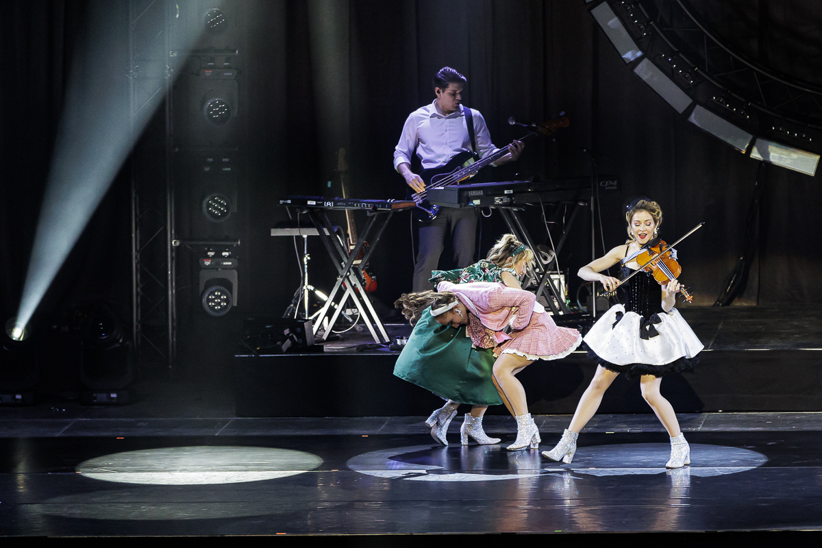 Lindsey Stirling - Snow Waltz Tour @ ING Arena, picture 8, photographed by Peter Smet - FrontView Magazine