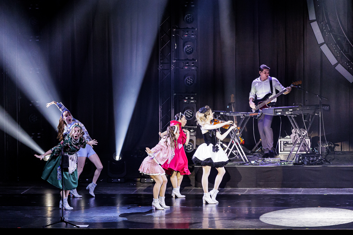 Lindsey Stirling - Snow Waltz Tour @ ING Arena, picture 9, photographed by Peter Smet - FrontView Magazine