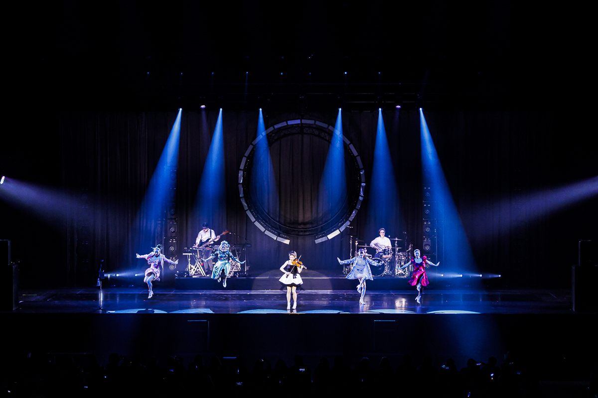 Lindsey Stirling - Snow Waltz Tour @ ING Arena, picture 10, photographed by Peter Smet - FrontView Magazine