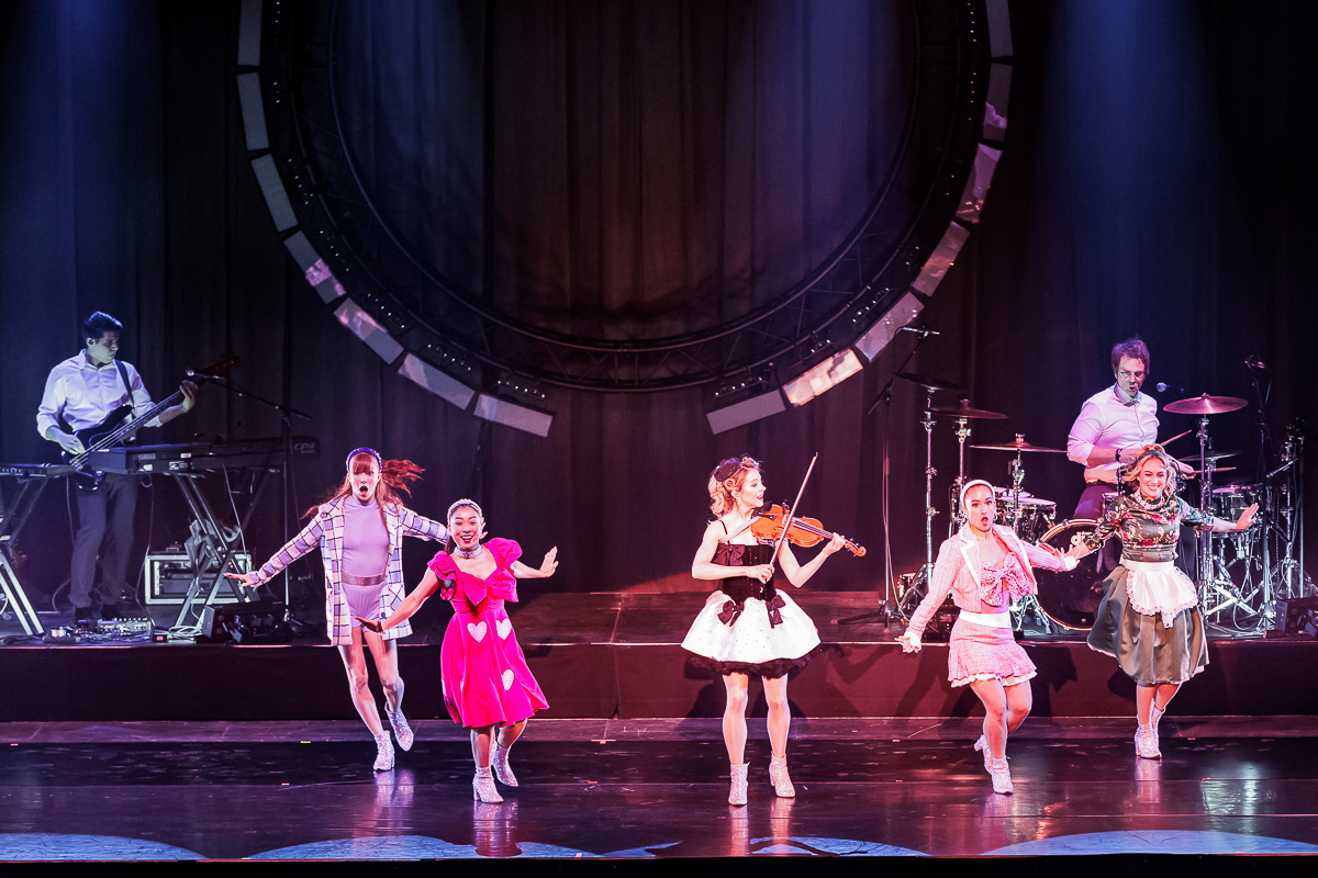 Lindsey Stirling - Snow Waltz Tour @ ING Arena, picture 11, photographed by Peter Smet - FrontView Magazine