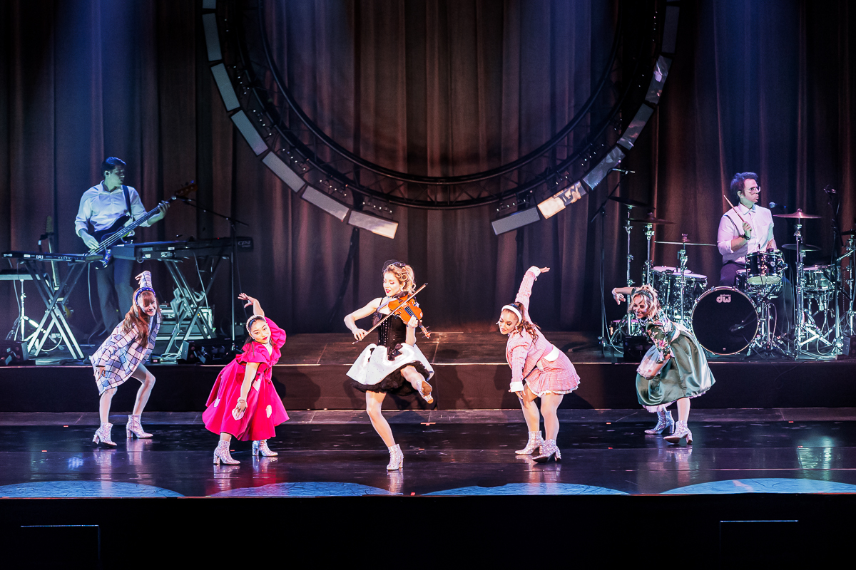 Lindsey Stirling - Snow Waltz Tour @ ING Arena, picture 13, photographed by Peter Smet - FrontView Magazine